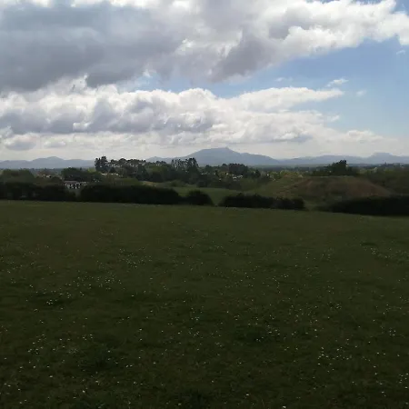 Au Coeur Du Village D'arcangues, T1 Vue Montagne *